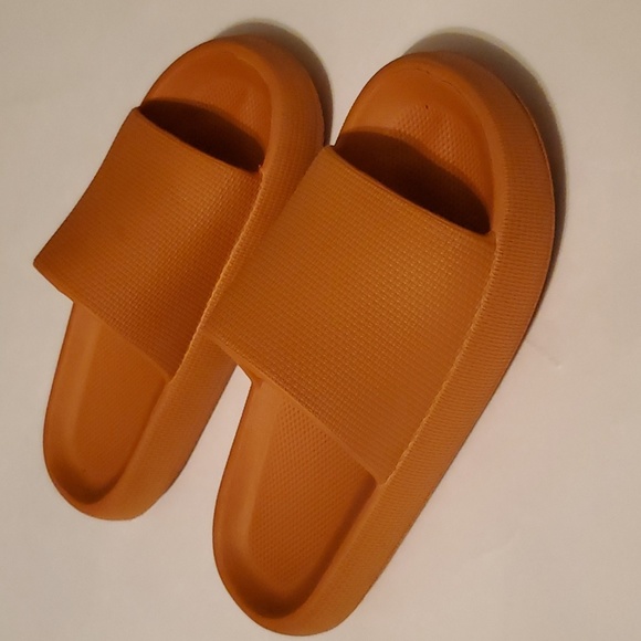Cozi Shoes - Cozi slides womens size 9. Super comfort, lightweight and waterproof. Tangerine.